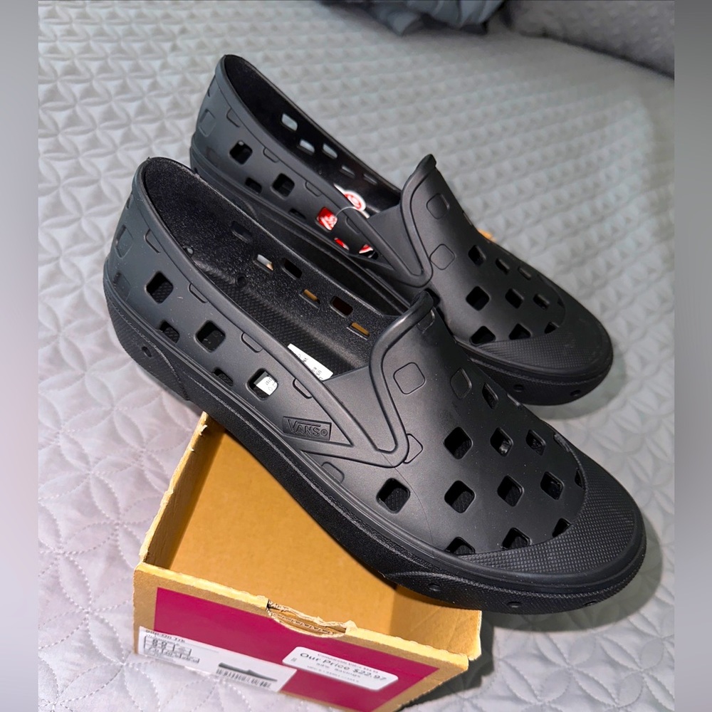 Women Size 9.5 - VANS SLIP-ON TRK SHOE Black ! Men Size 8